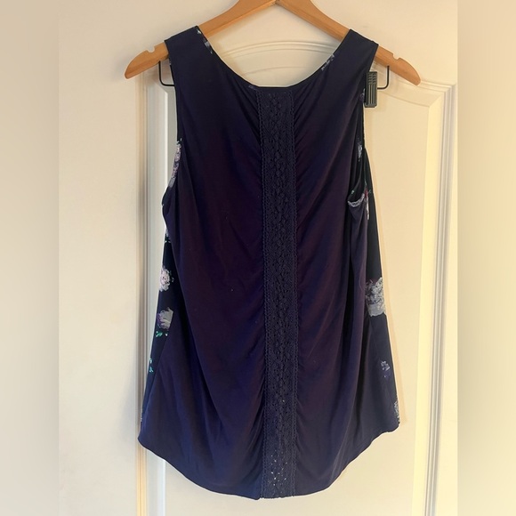 Market & Spruce Sleeveless Navy Floral Blouse Women’s Size Medium - Picture 4 of 12